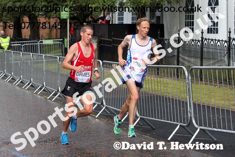 Andrew Davies (Wales) and Ross Houston (Scotland) in the mens Commonwealth Games Marathon, Glasgow. Photo: David T. Hewitson/Sports for All Pics